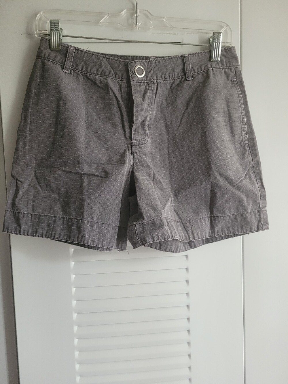 GAP Women's Shorts Gray Size 2